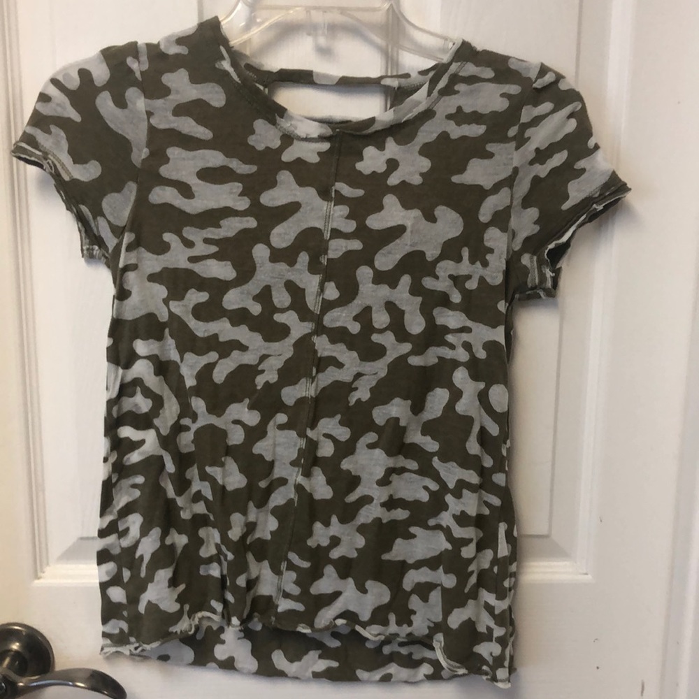 Girls camo tee, never worn, super cute